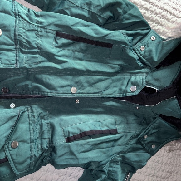 Hollister Women's Green Down Coat with Faux Fur Hood - Picture 7 of 11